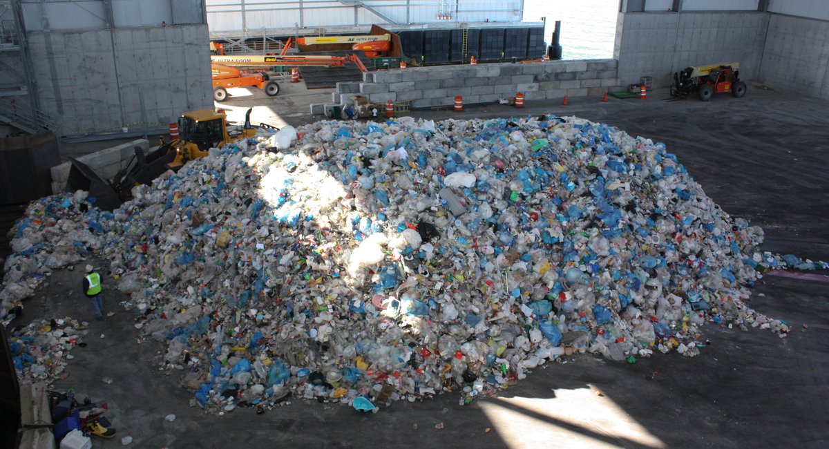 Photos Step Inside Brooklyn's Massive New Recycling Center Gothamist