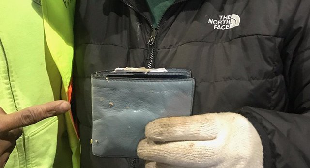 A Feel Good Garbage Story Sanitation Workers Help Man Find Wallet He Threw Away Gothamist