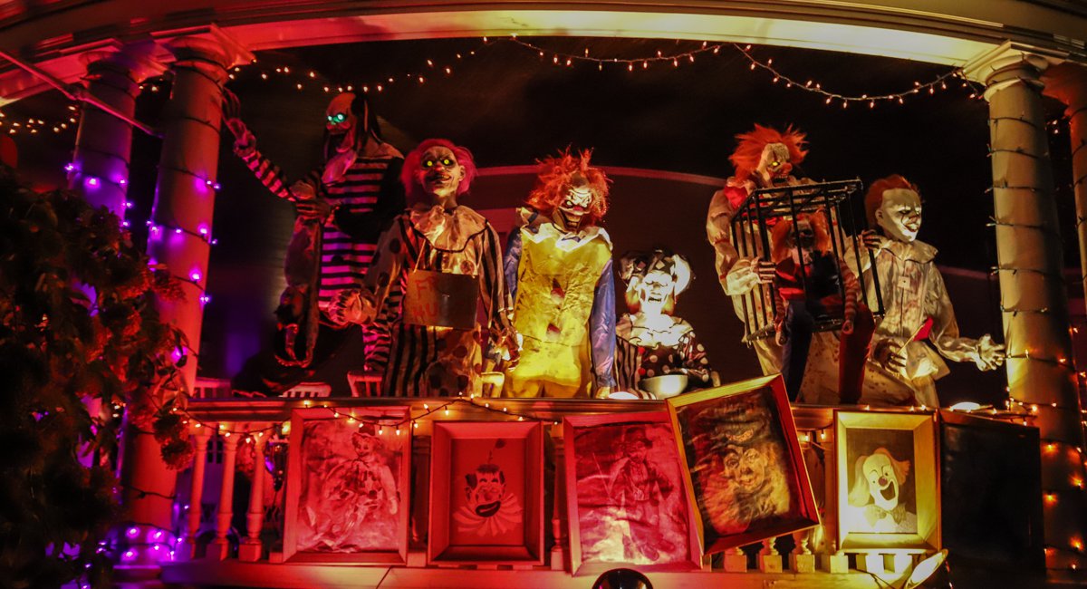 Photos The Most Impressive Halloween House In Brooklyn Is Extra Spooky