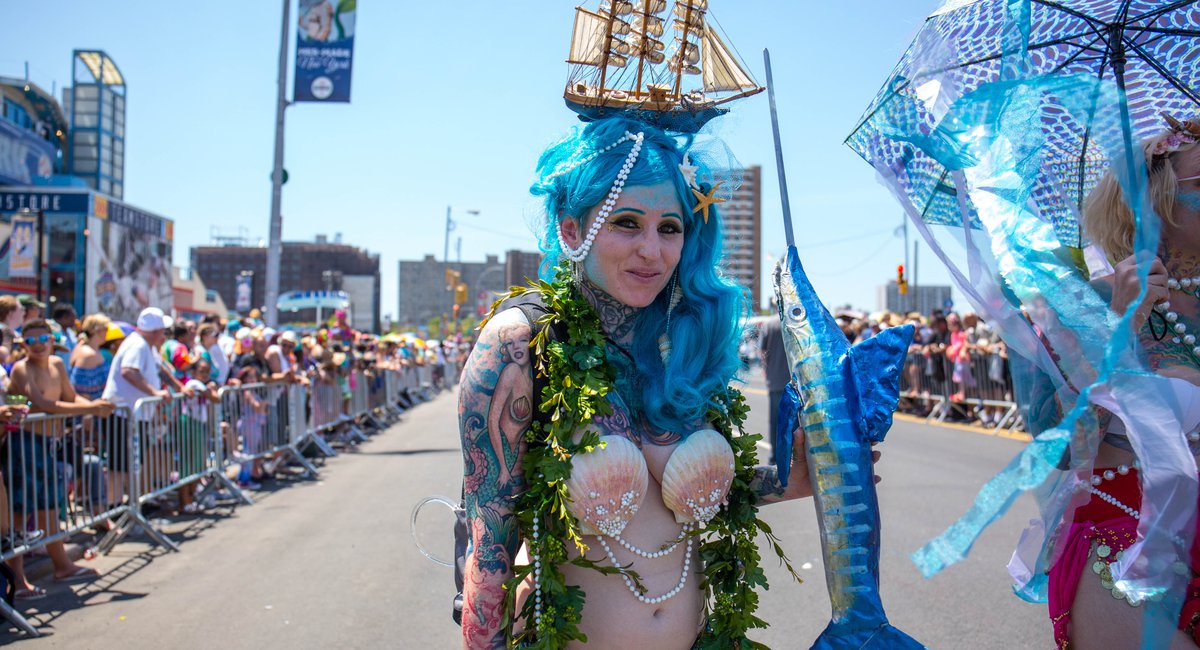 Photos Thousands Of Sea Creatures Party At Coney Island's Mermaid