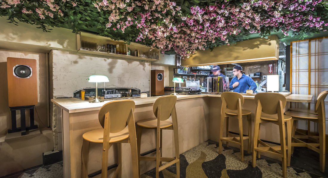 Tokyo Record Bar Aims To Evoke The Japanese Vinyl Listening Experience