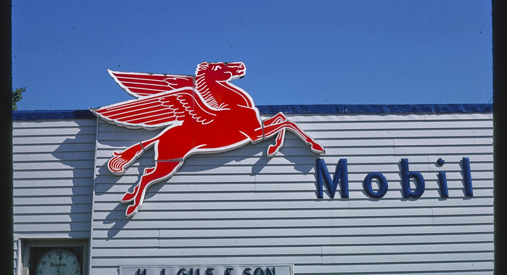 Thousands Of Vintage Photographs Capture NY's DriveIns, Gas Stations
