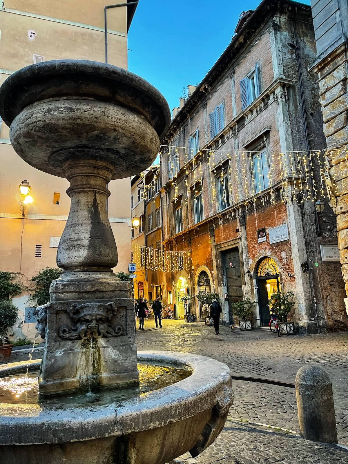 10 Places to See the Christmas Lights in Rome in 2022 Through