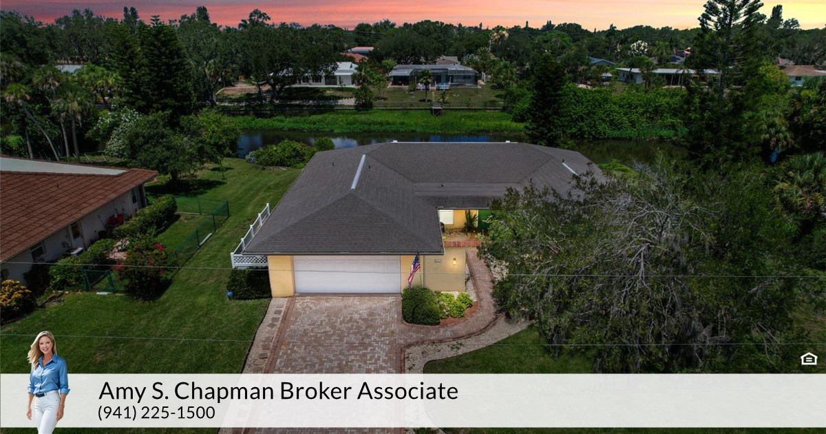 2320 Tanglewood Dr, Sarasota, FL 34239