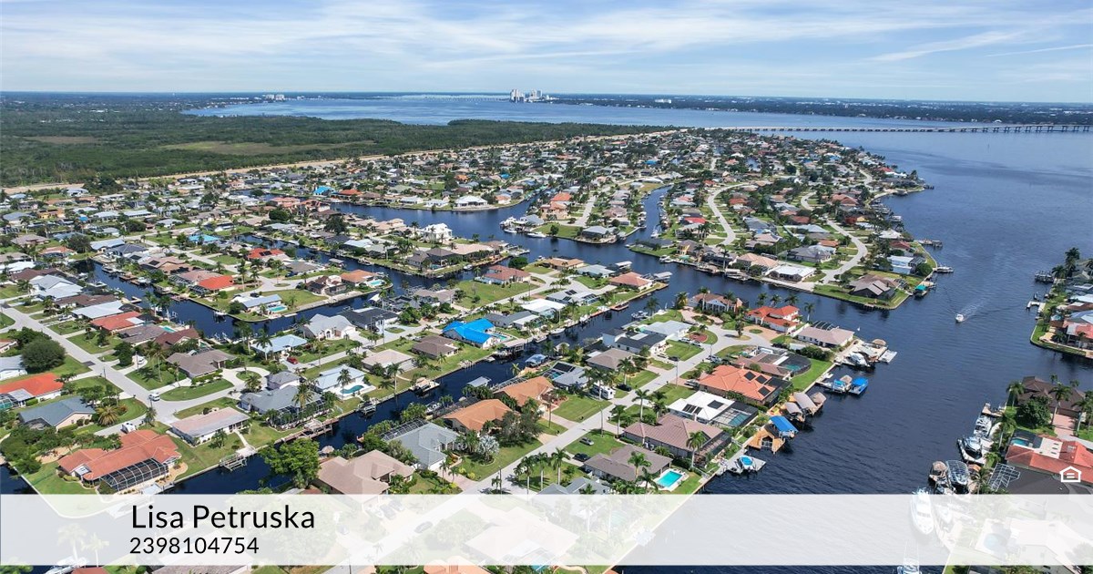 2033 SE 28th St, Cape Coral, FL 33904