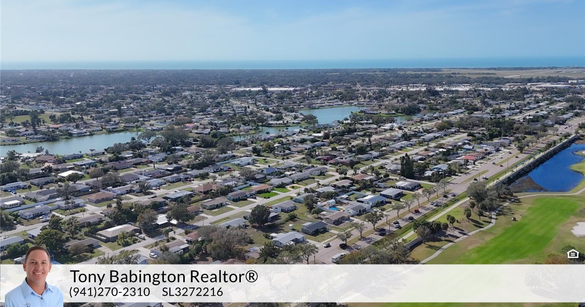 428 Center Rd, Venice, FL 34285