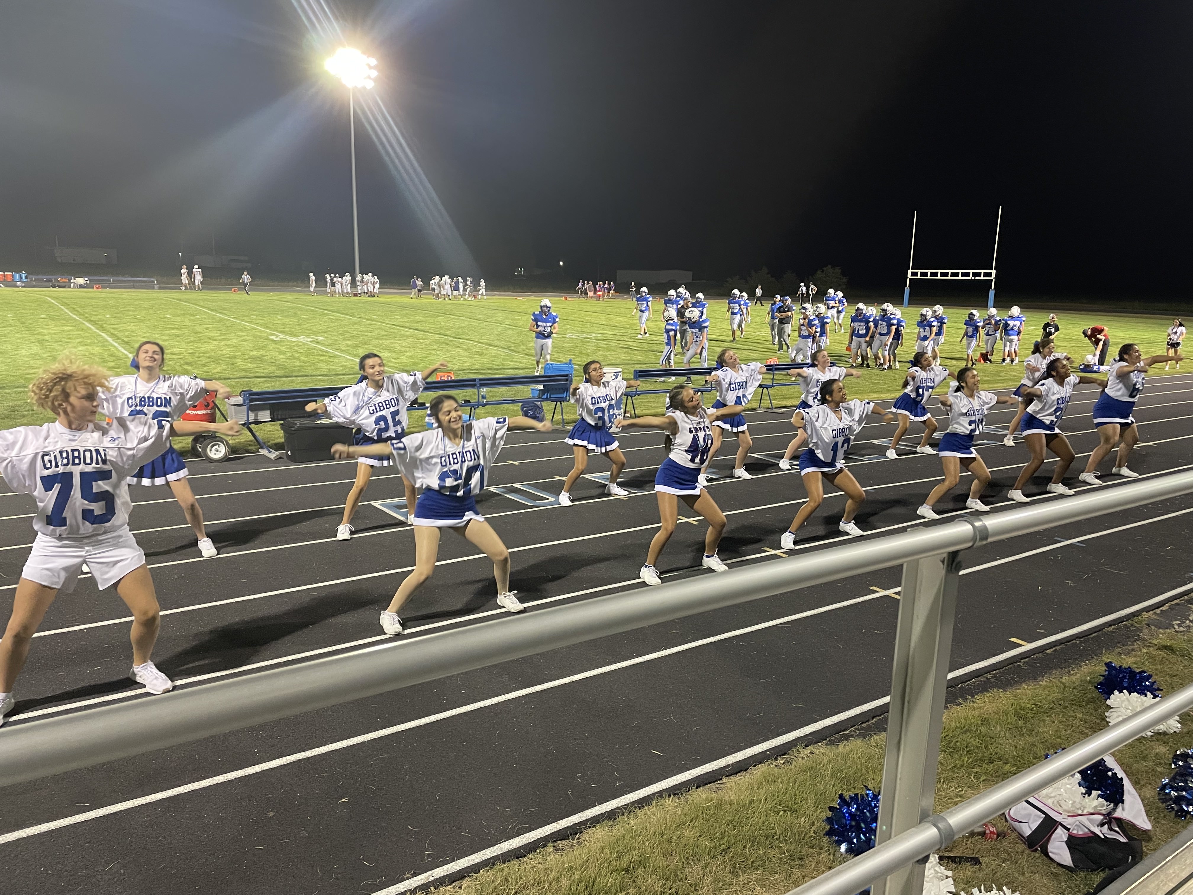 Cheerleaders Gibbon Public Schools