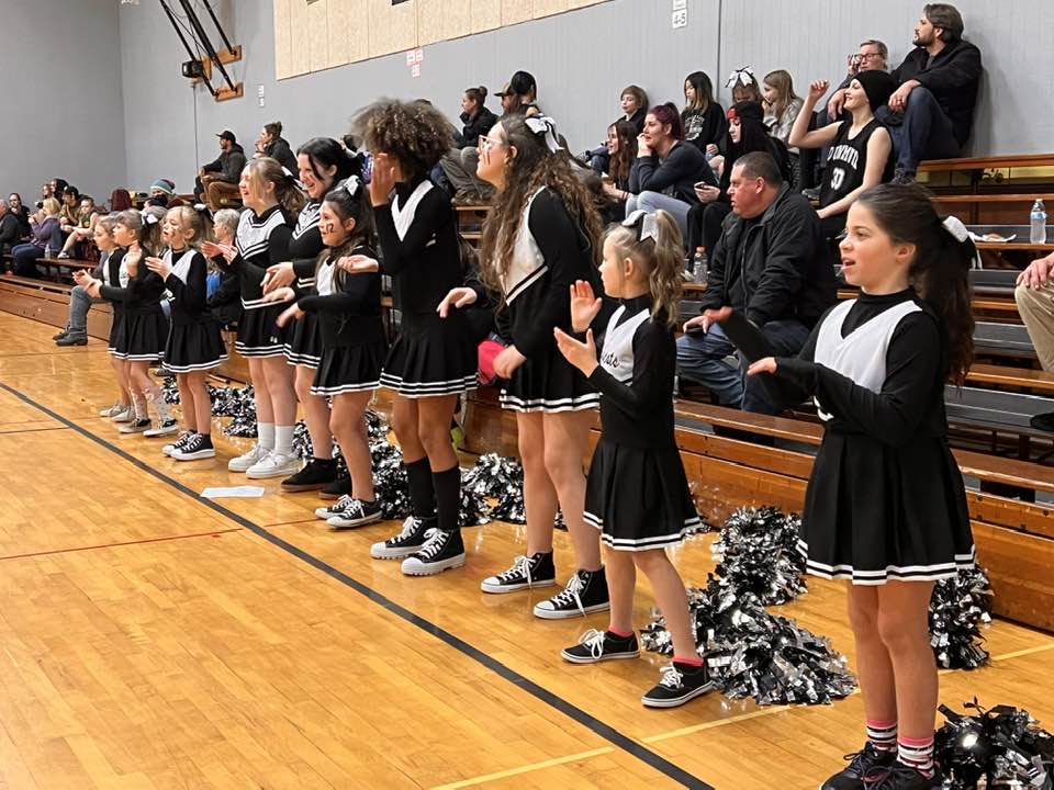 Cheerleading Dunsmuir Elementary School
