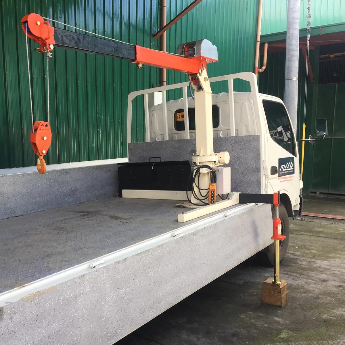 Powerful Mobile Crane CNB Machinery and Steel Corp.