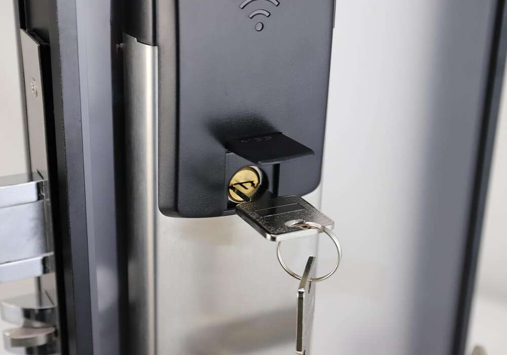 How to Pick a Door Lock with a Credit Card? YangGe Lock