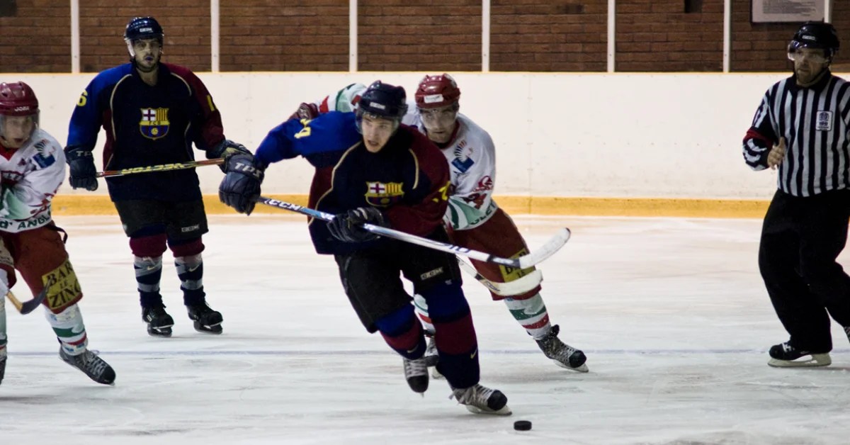 The Hockey Skater’s Thrust and Shoulder Movements The Hockey Skater’s Thrust and Shoulder Movements