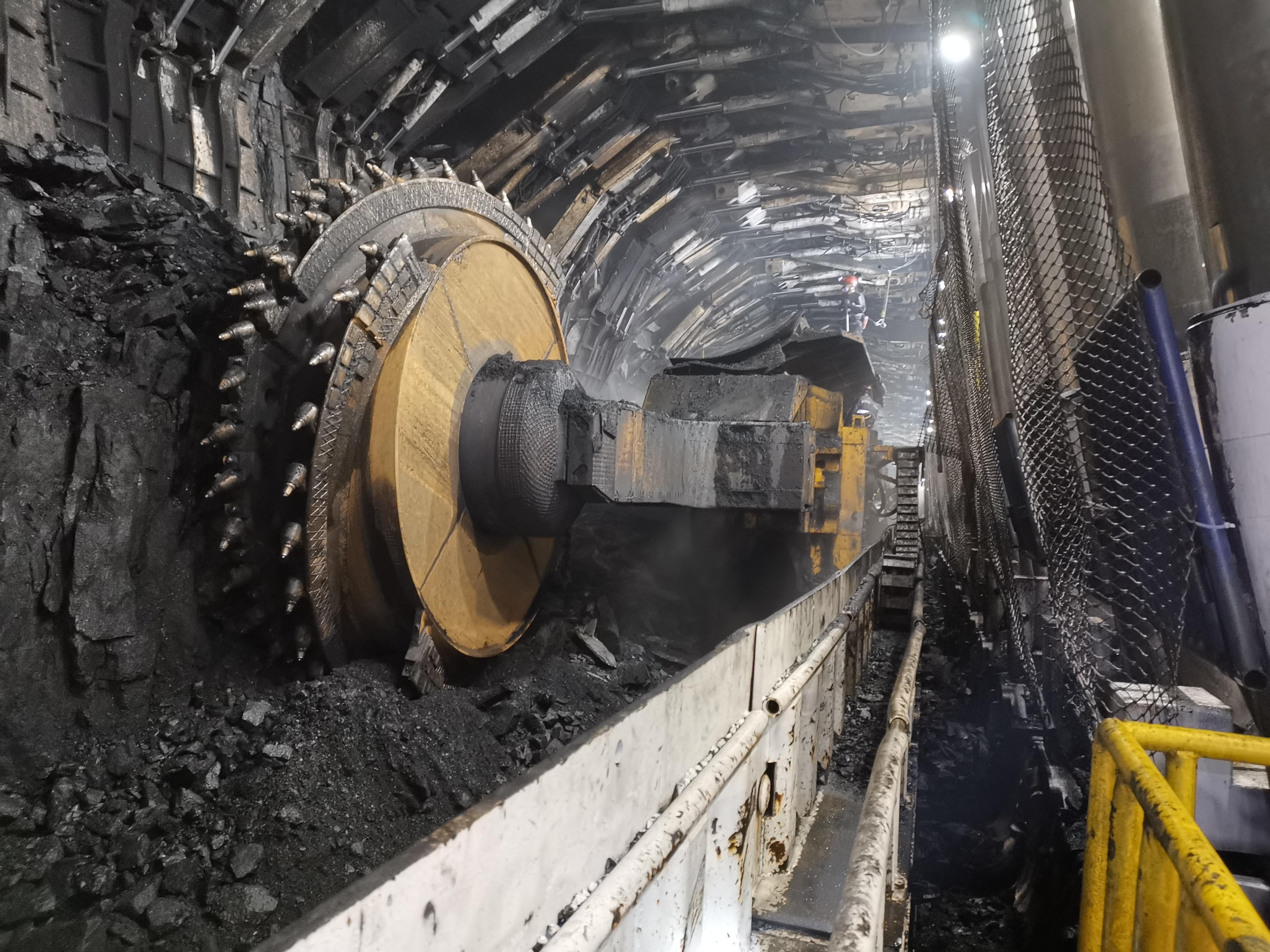 Coal Zoom China Builds the World's Largest Coal Mining Machine, Sets