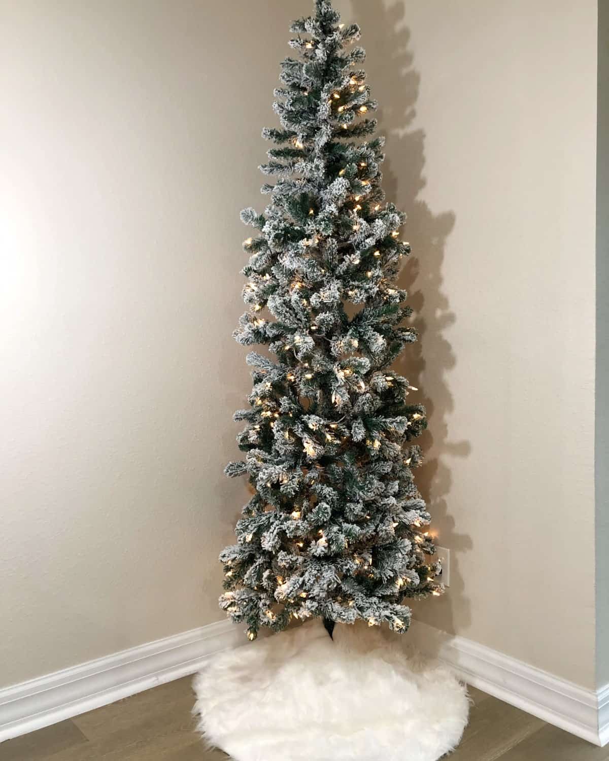 DIY Faux Fur Christmas Tree Skirt Coastal Cheryl