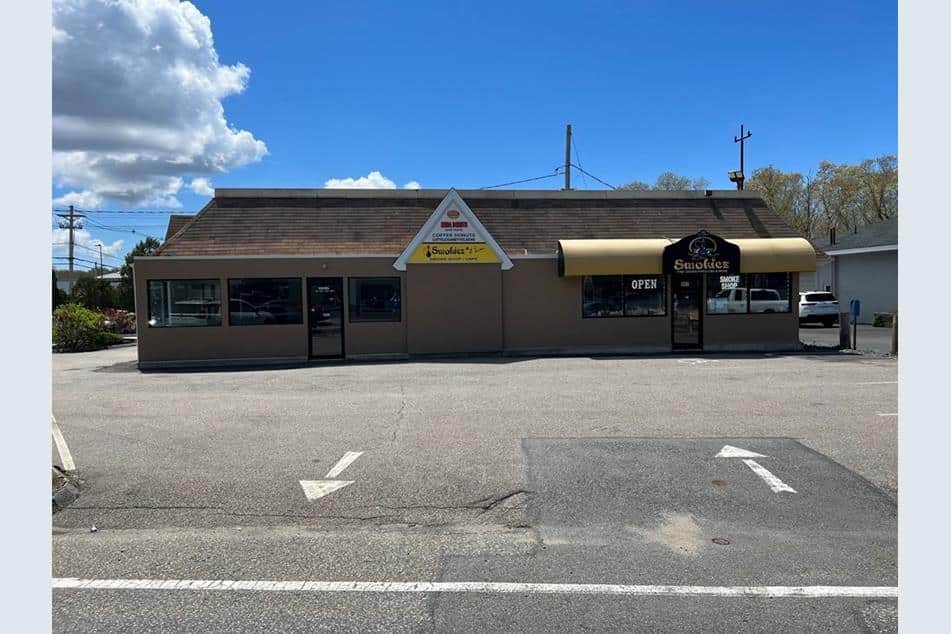 1,690 SF Highly Visible Retail Space Coastal Commercial Real Estate