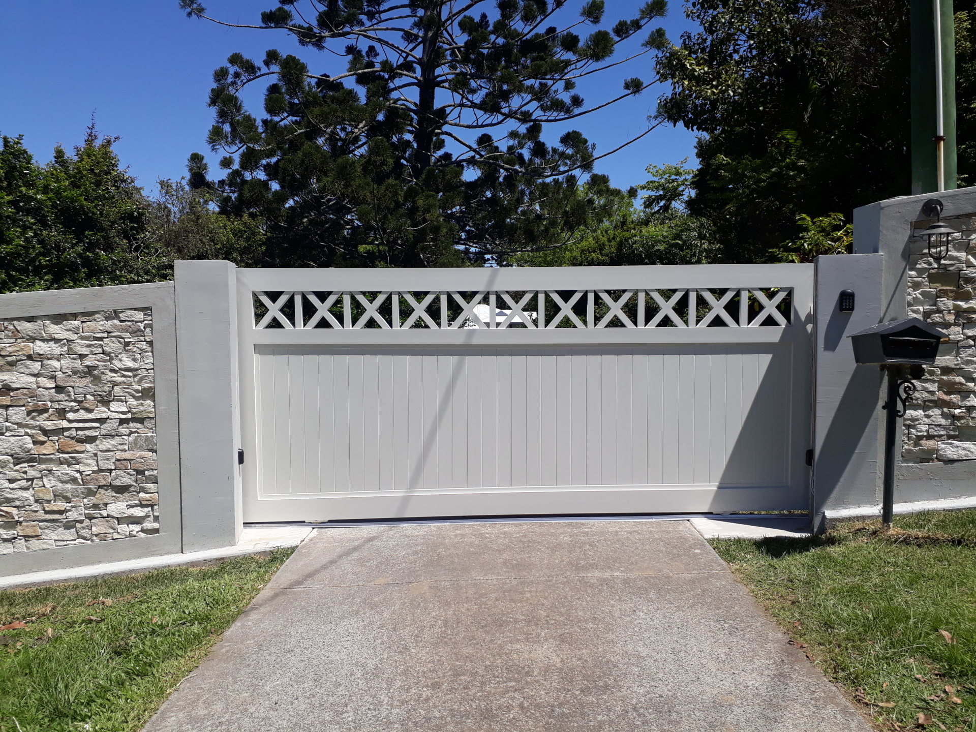 Automatic Aluminium Sliding ,Swinging,Decorative Gates and Panels