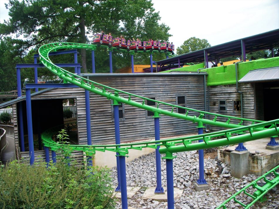 Joker Funhouse Coaster photo from Six Flags Over CoasterBuzz