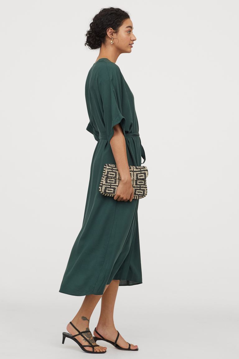 How Women Can Wear A Kaftan As A Unique Summer Outfit coatFibers