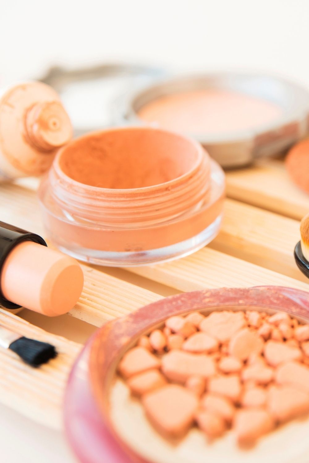 Setting Powder vs. Finishing Powder Here’s How They’re Different Cocador