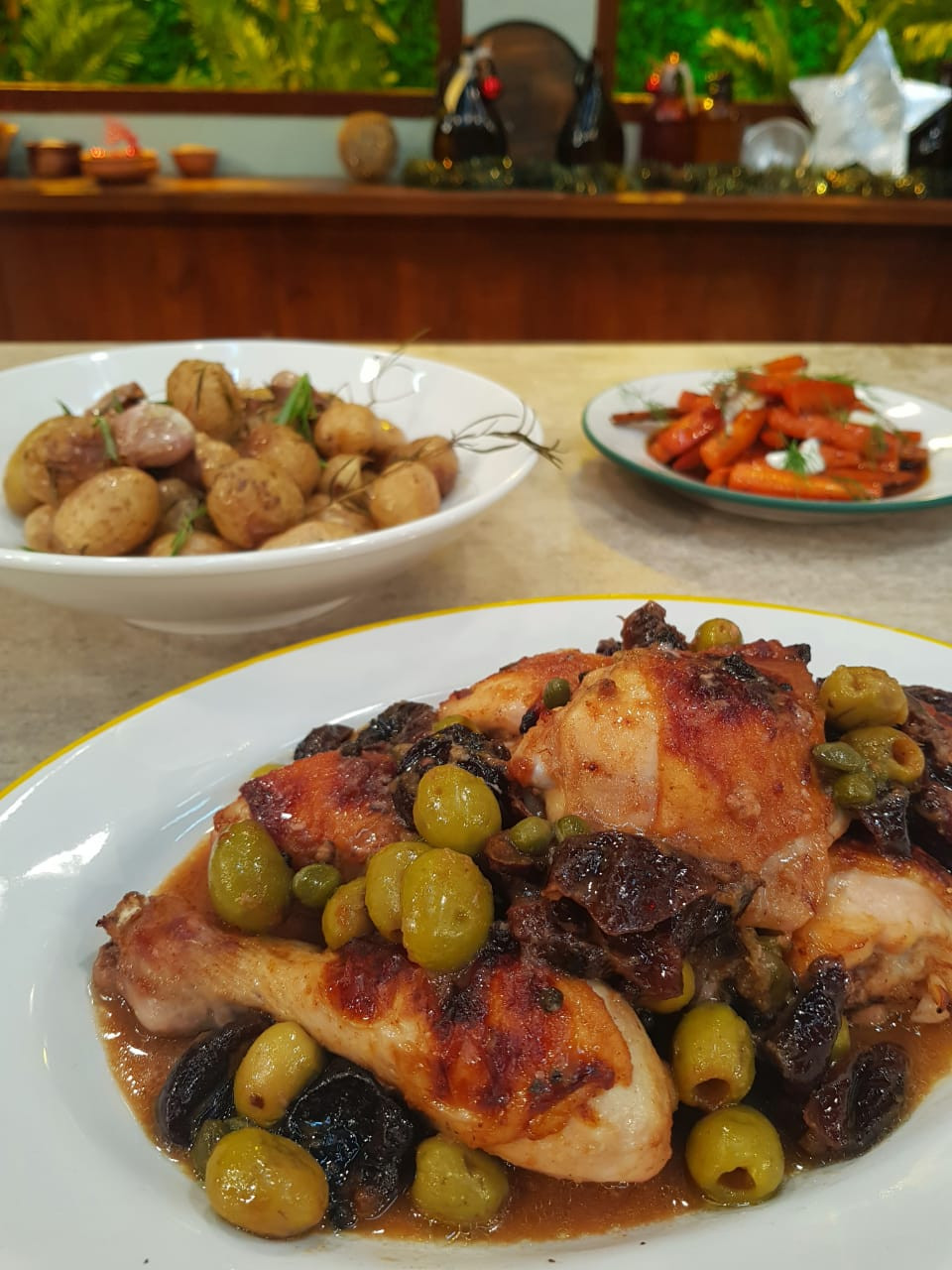 Pollo al horno con papines y zanahorias Cocineros Argentinos