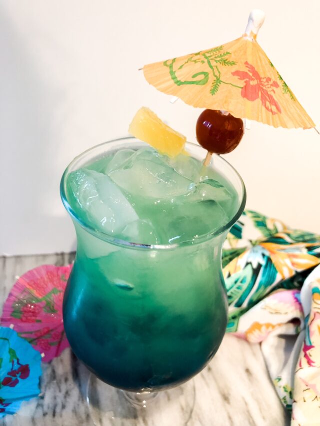 Malibu Rum And Blue Curacao Cocktail (Rainbow Dream)
