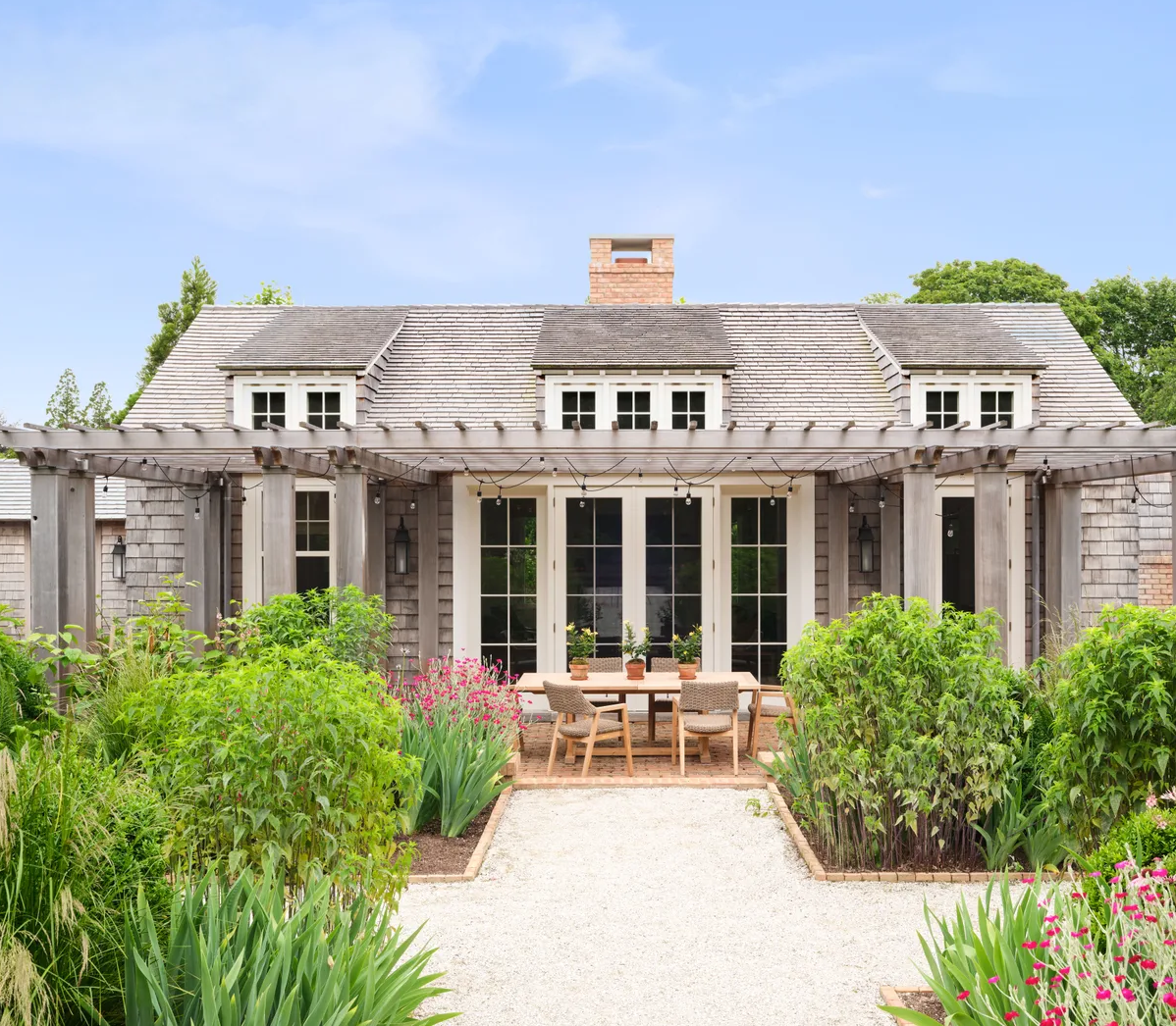 Coastal Design Inspiration Hamptons Poolside Cabana COCOCOZY