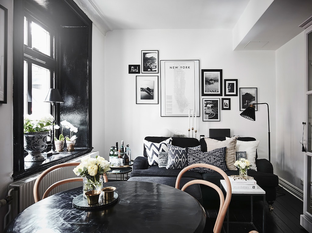 Living kitchen with strong black accents COCO LAPINE