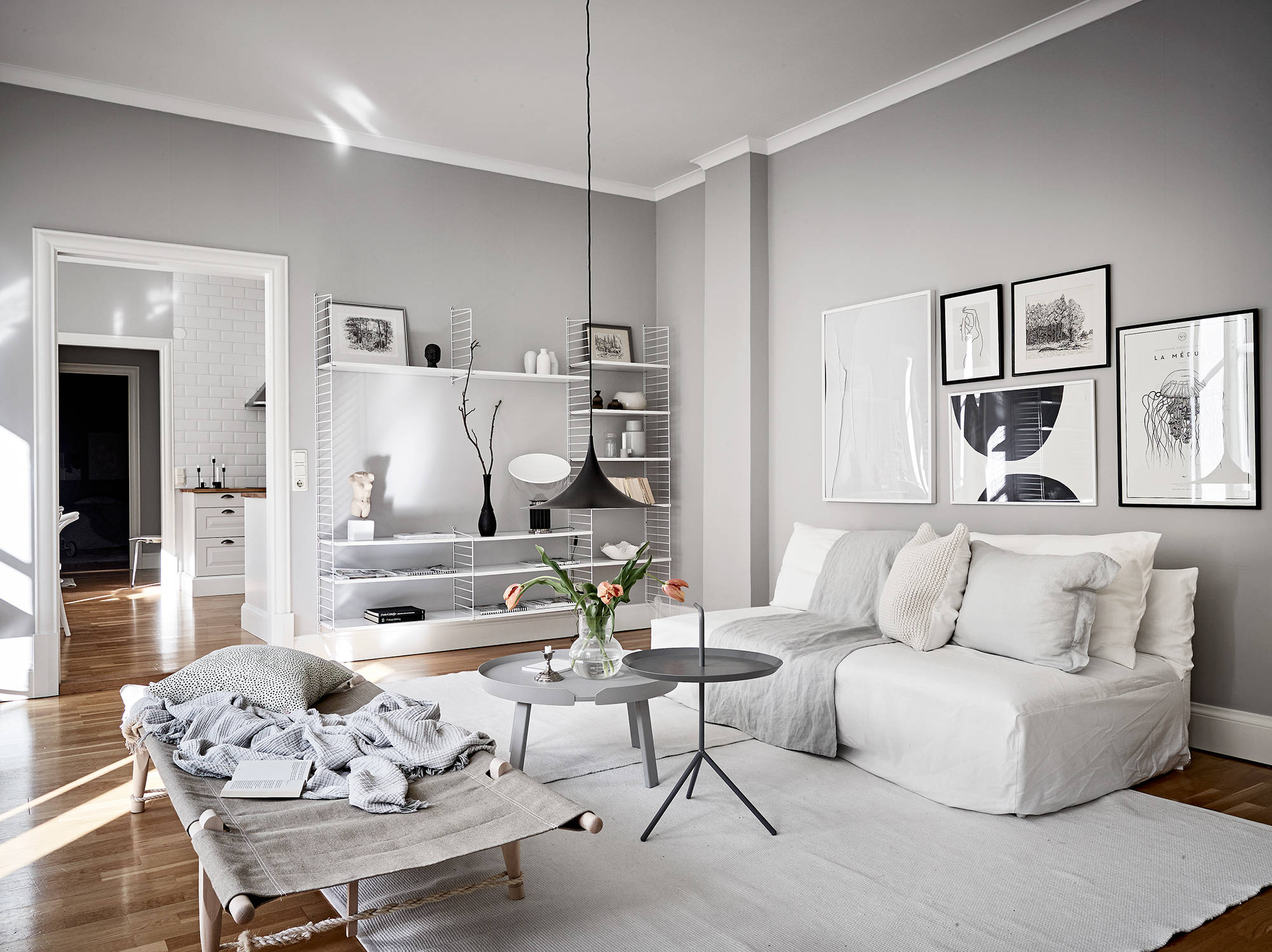Light flooded home in grey COCO LAPINE DESIGNCOCO LAPINE DESIGN