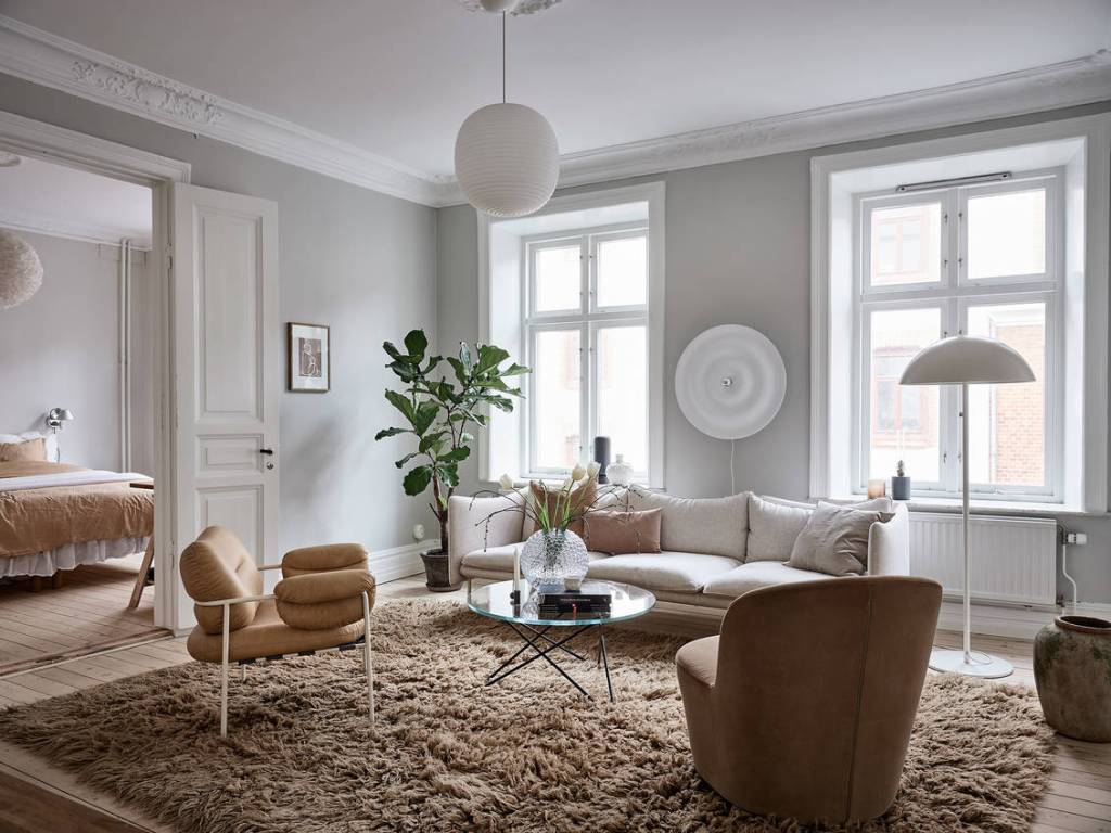 Beige home with blue accents