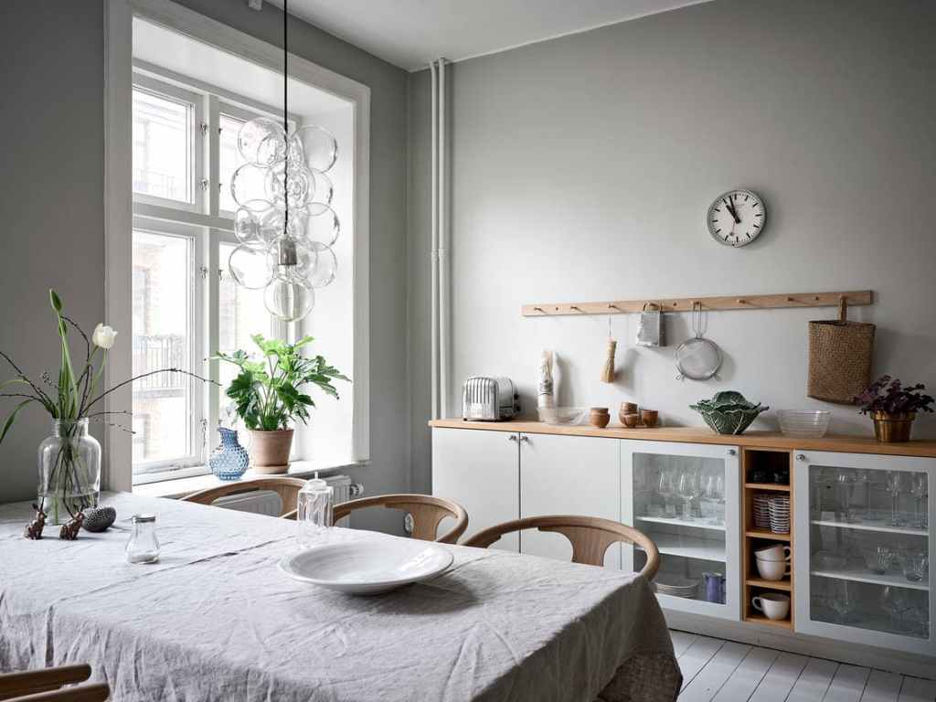 Beige home with blue accents