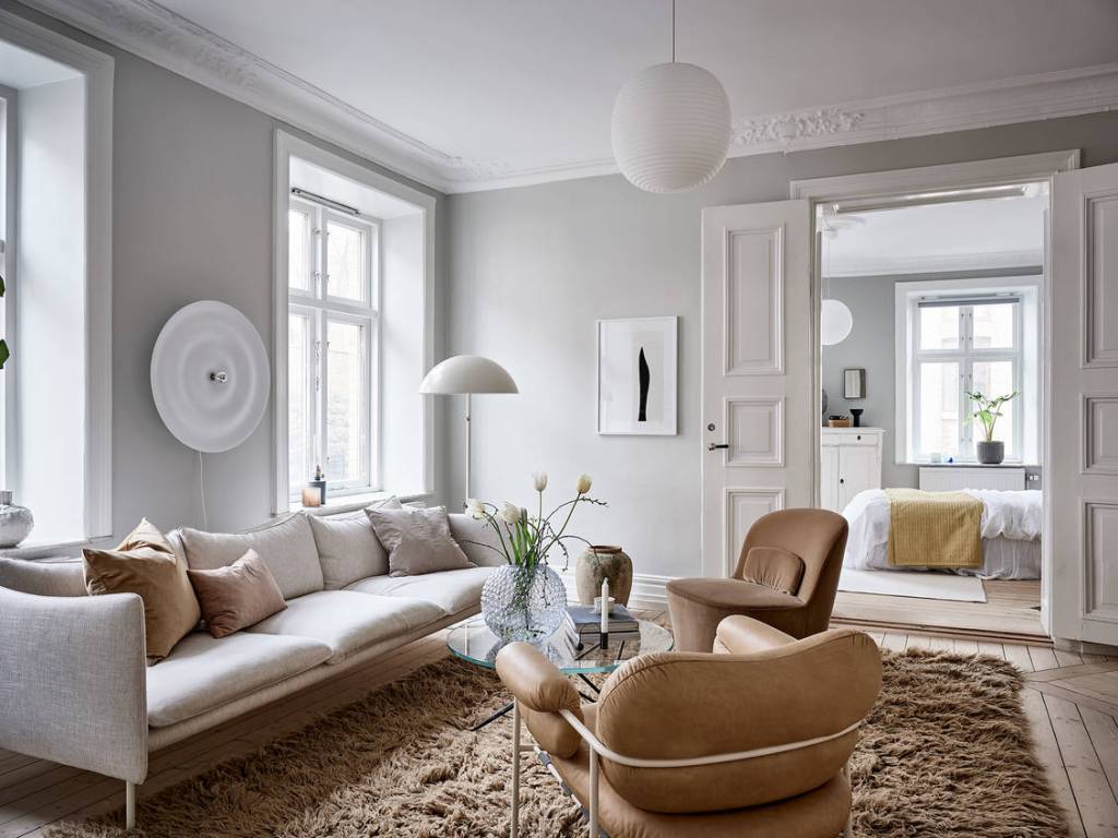Beige home with blue accents