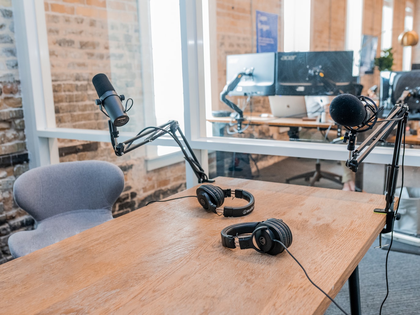 A Beginner’s Guide on How to Set Up Your Own Podcast Studio