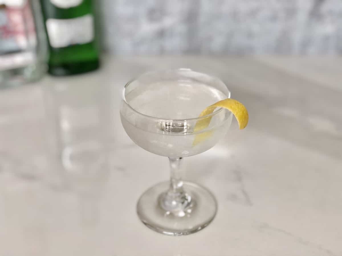Martini Seco Un Clásico POTENTE y Solo 2 Ingredientes