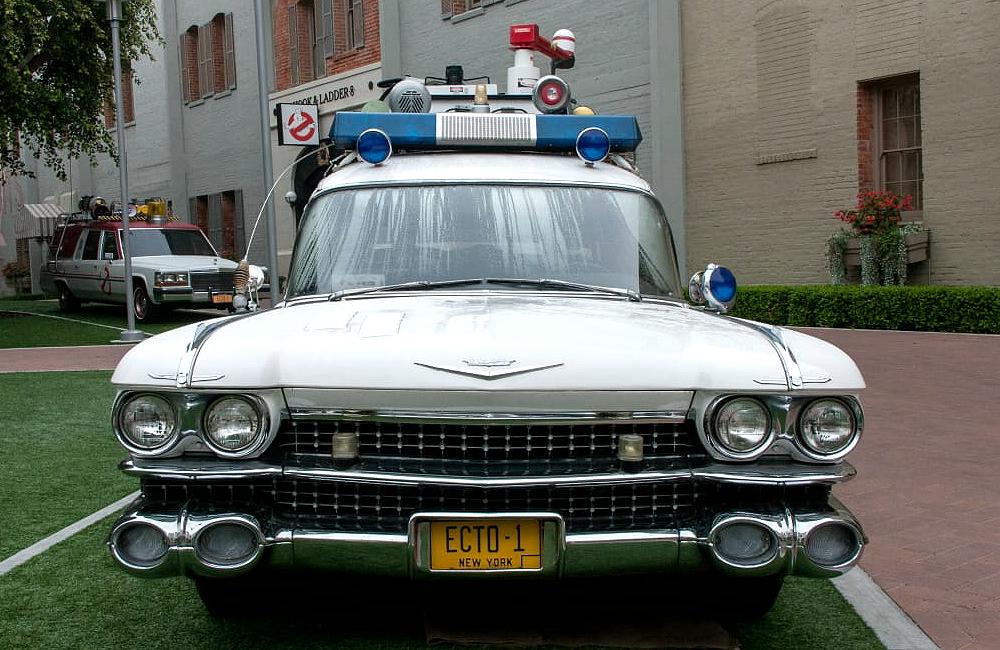 Ghostbusters Ectomobile ECTO1 Code 3 Garage