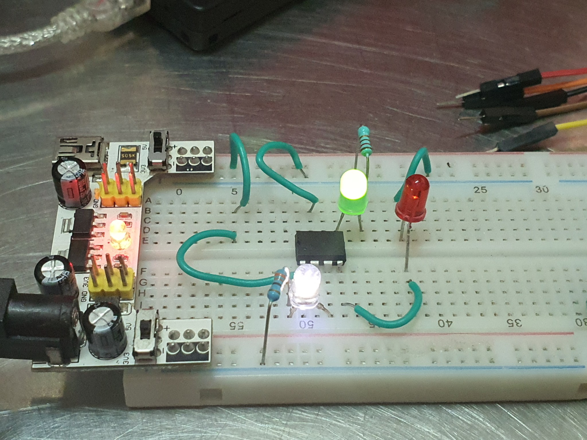 PIC10F200 (using Assembly) Blinking alternately 2 LEDs and dimming