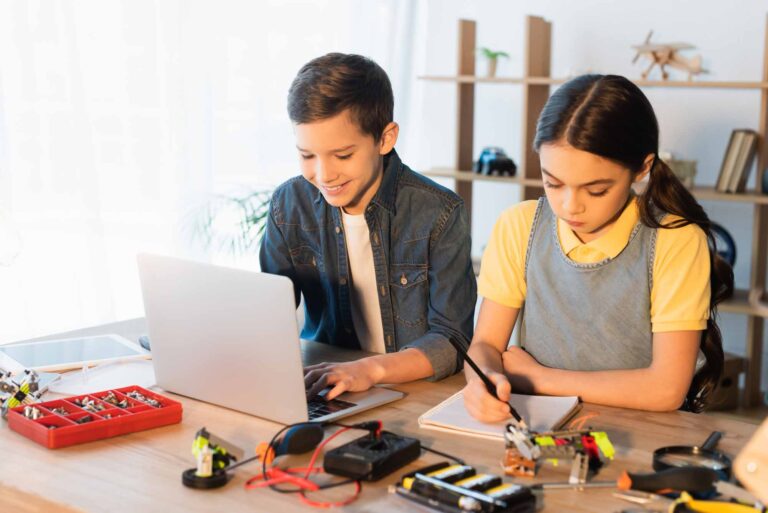 Best Coding Toys for 14 Year Olds Guide to Teach Programming