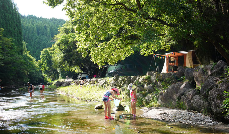 【川沿いの避暑キャンプにおすすめの秘境キャンプ場】せせらぎの郷 華じ花オートキャンプ場
