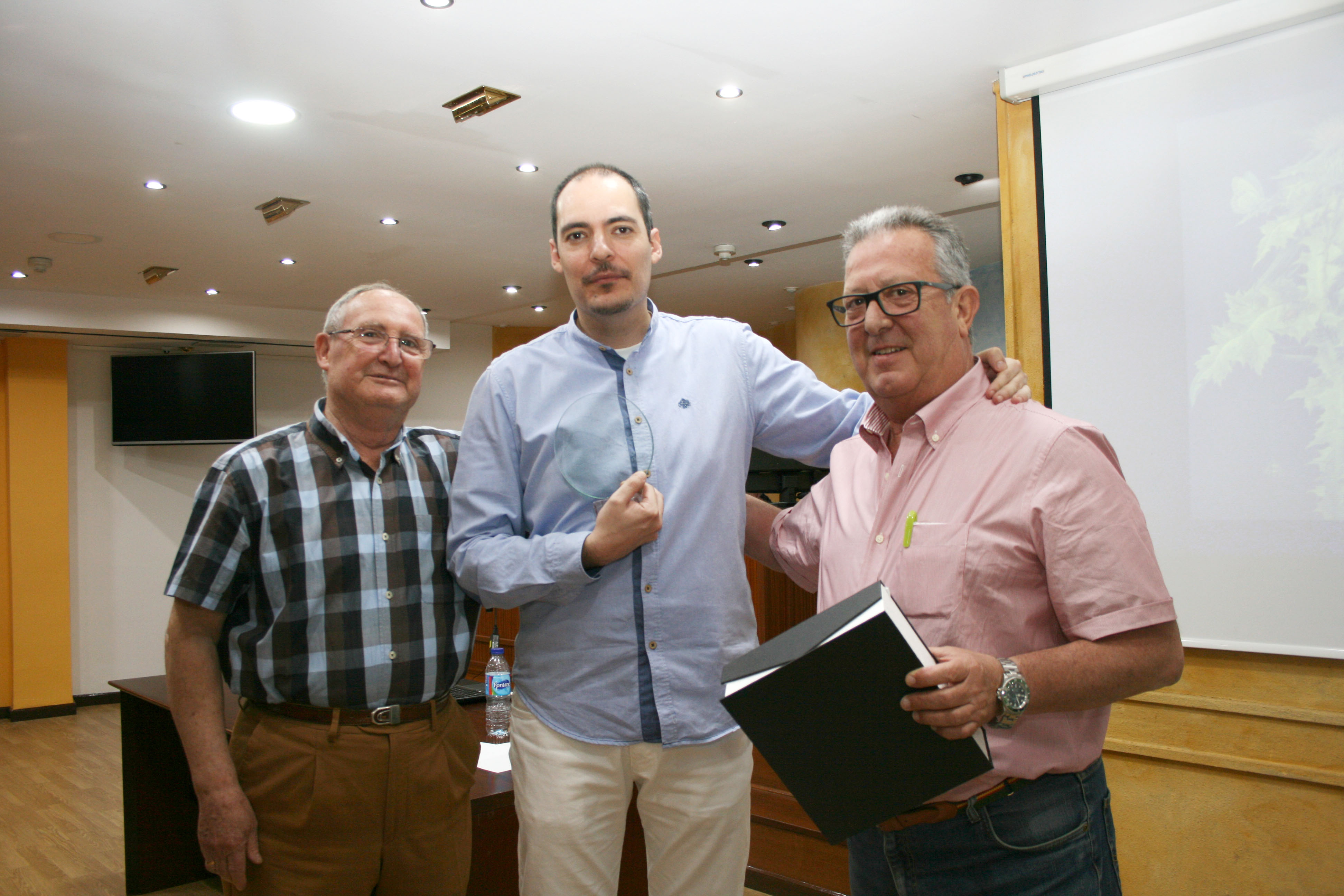 Extraordiaria conferencia del pintor Antonio Álvarez del Pino para el