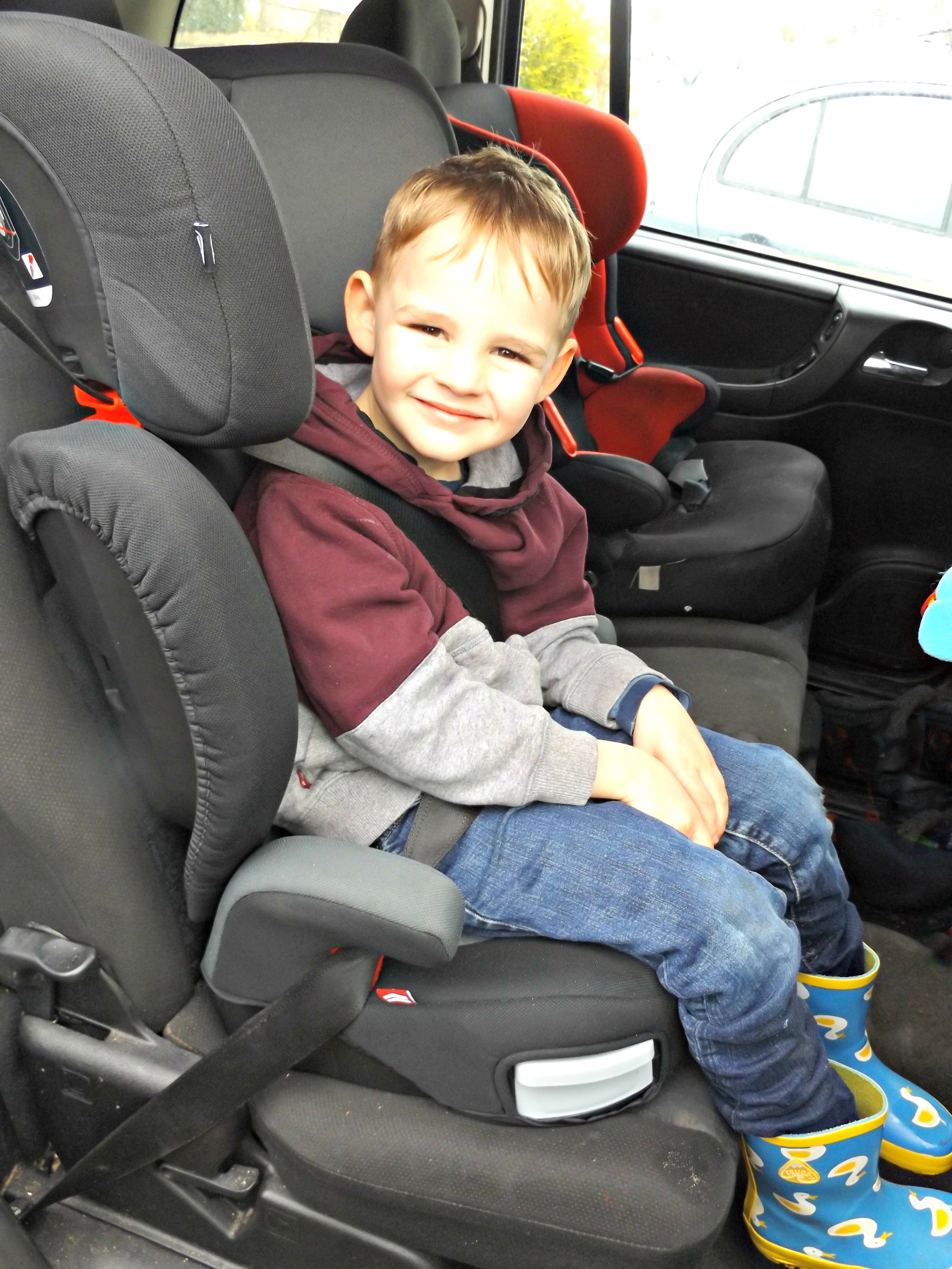 Joie Trillo Group 2/3 Car Seat Review Coffee, Cake, Kids