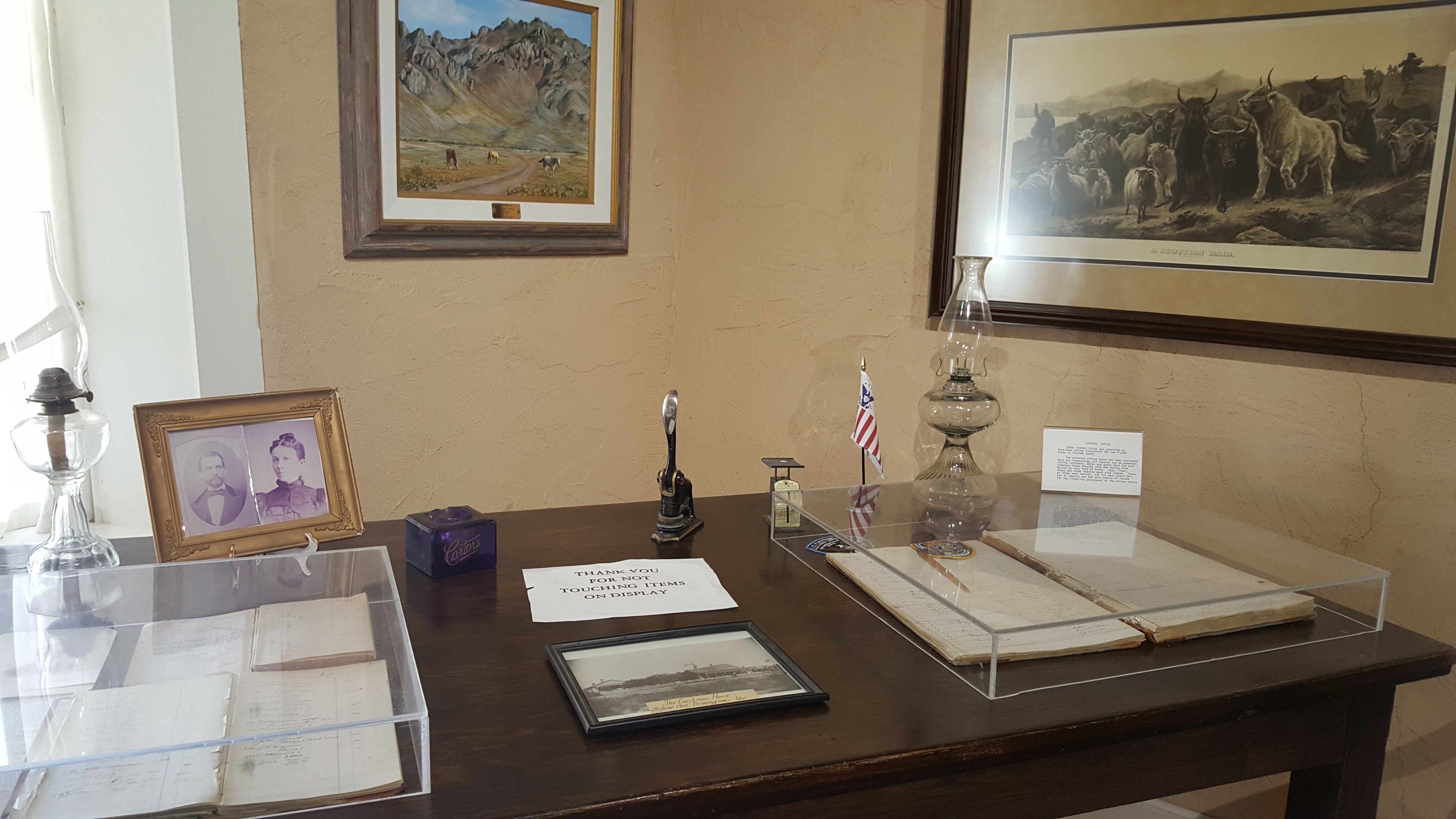 Customs office CREATE YOUR OWN KIND OF HOLIDAY