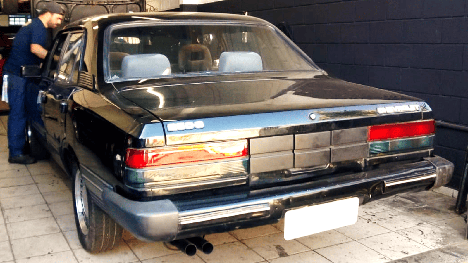 Comodoro 1988 na Coffee Motors