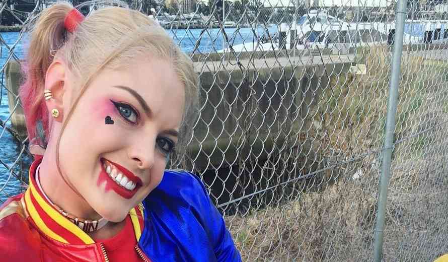 and Twisted Harley Quinn Cosplayer Looks Just Like Margot Robbie