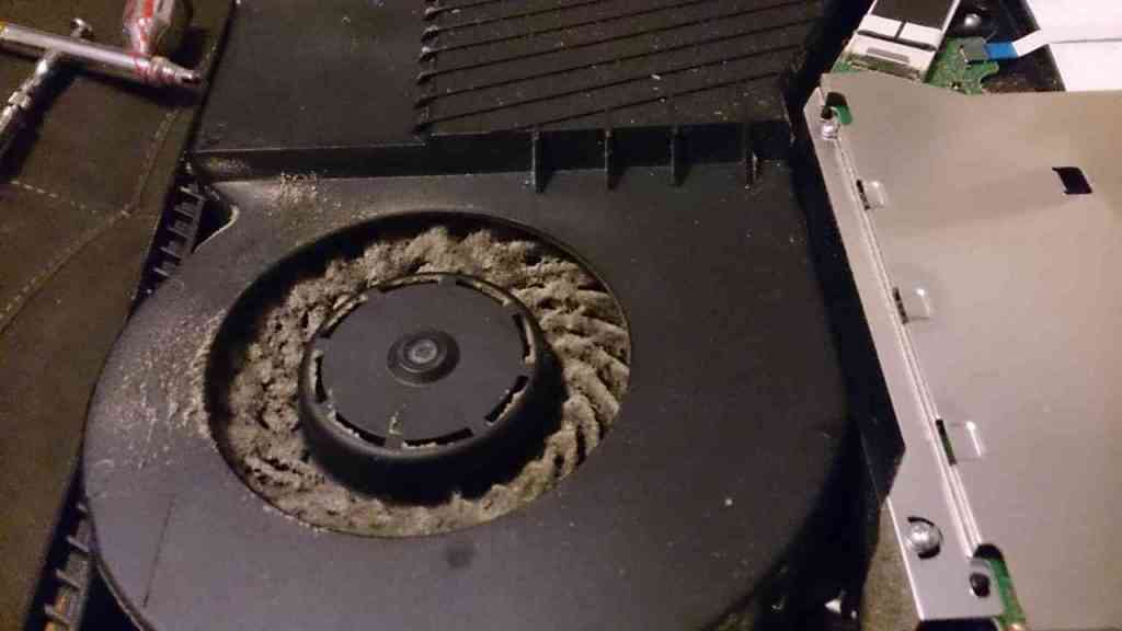 Nasty PlayStation 4 Console Shows Why You Should Clean It Once in