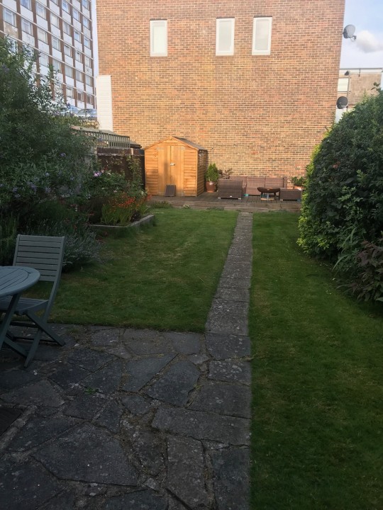 Room for rent in Haywards Heath house share 7975