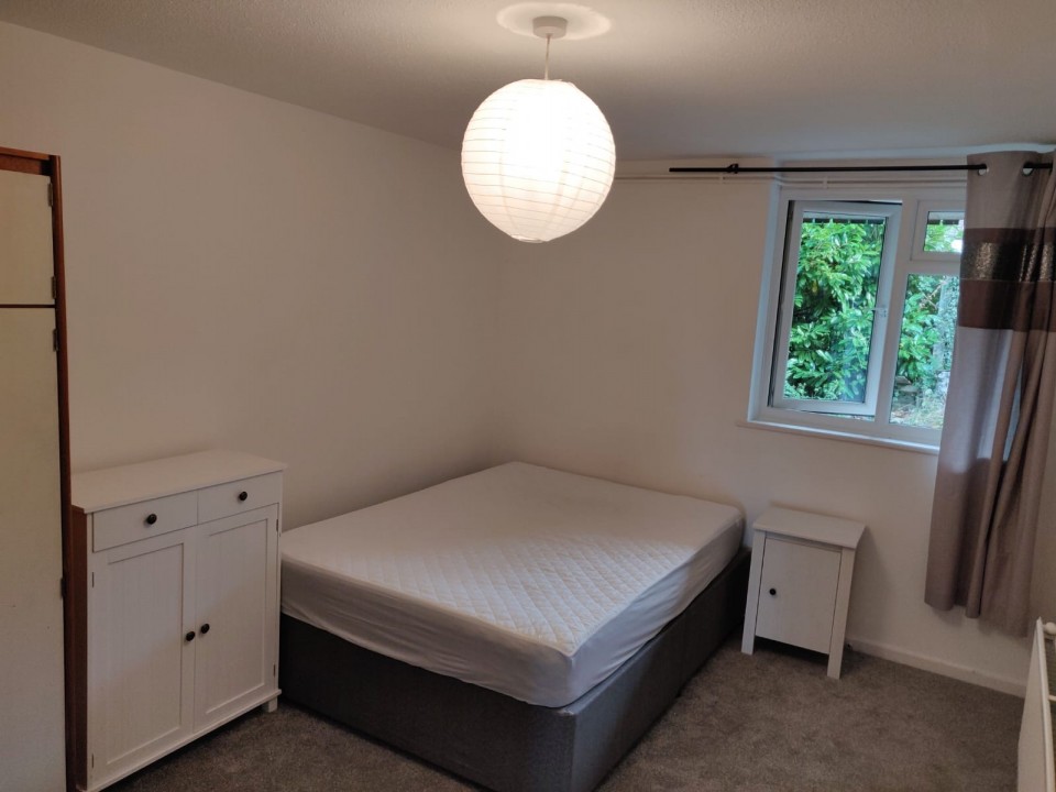 Room for rent in Basildon house share 8045