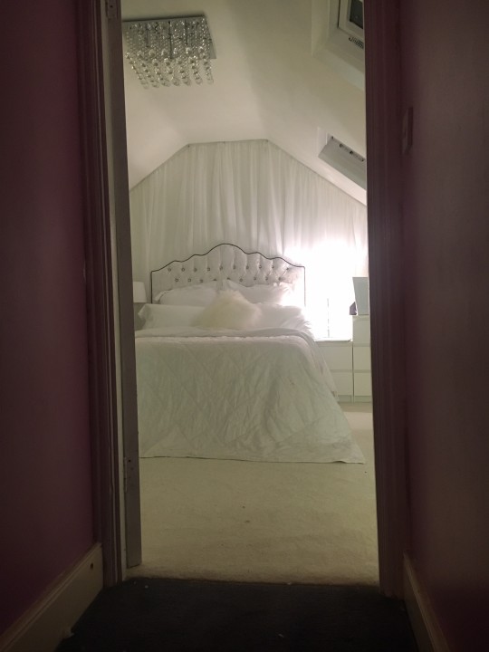 Room for rent in Gants Hill house share 8155