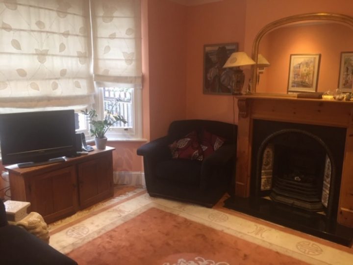 Room for rent in Camberley GU15 2HR house share 8294