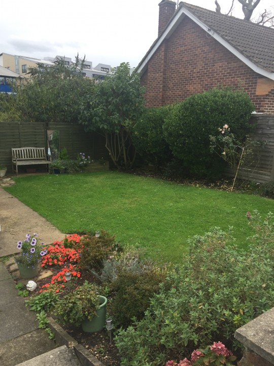 Room for rent in house share