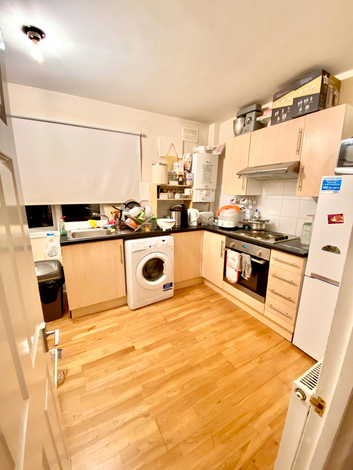 Room for rent in Wimbledon house share 8759