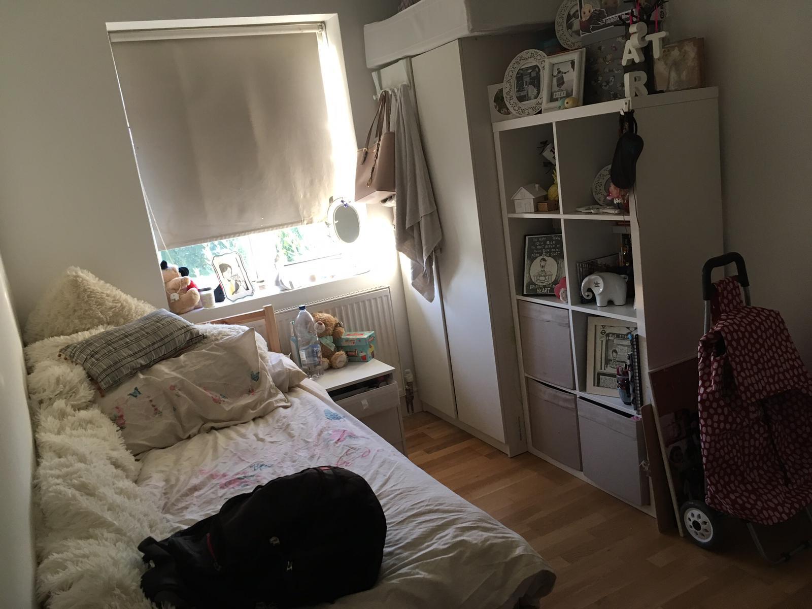 Room for rent in Wimbledon house share 8759