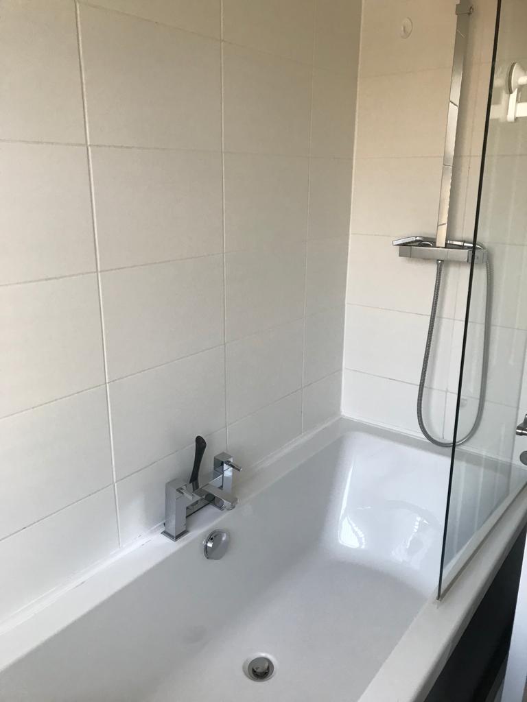 Room for rent in Ealing house share 8233
